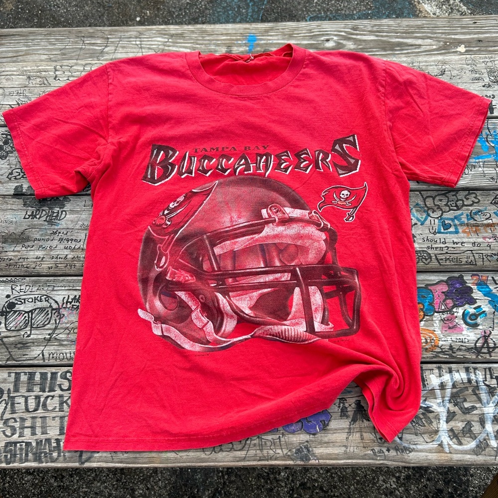 90’s VTG Red Tampa Bay Buccaneers T-Shirt Men’s Large